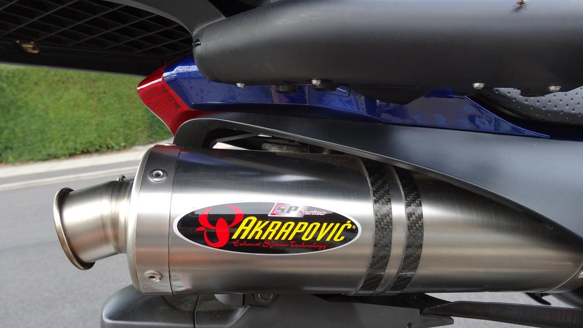 Yamaha FZ6 S - Akropovic SP series slip on udstødning med carbon ophæng billede 7