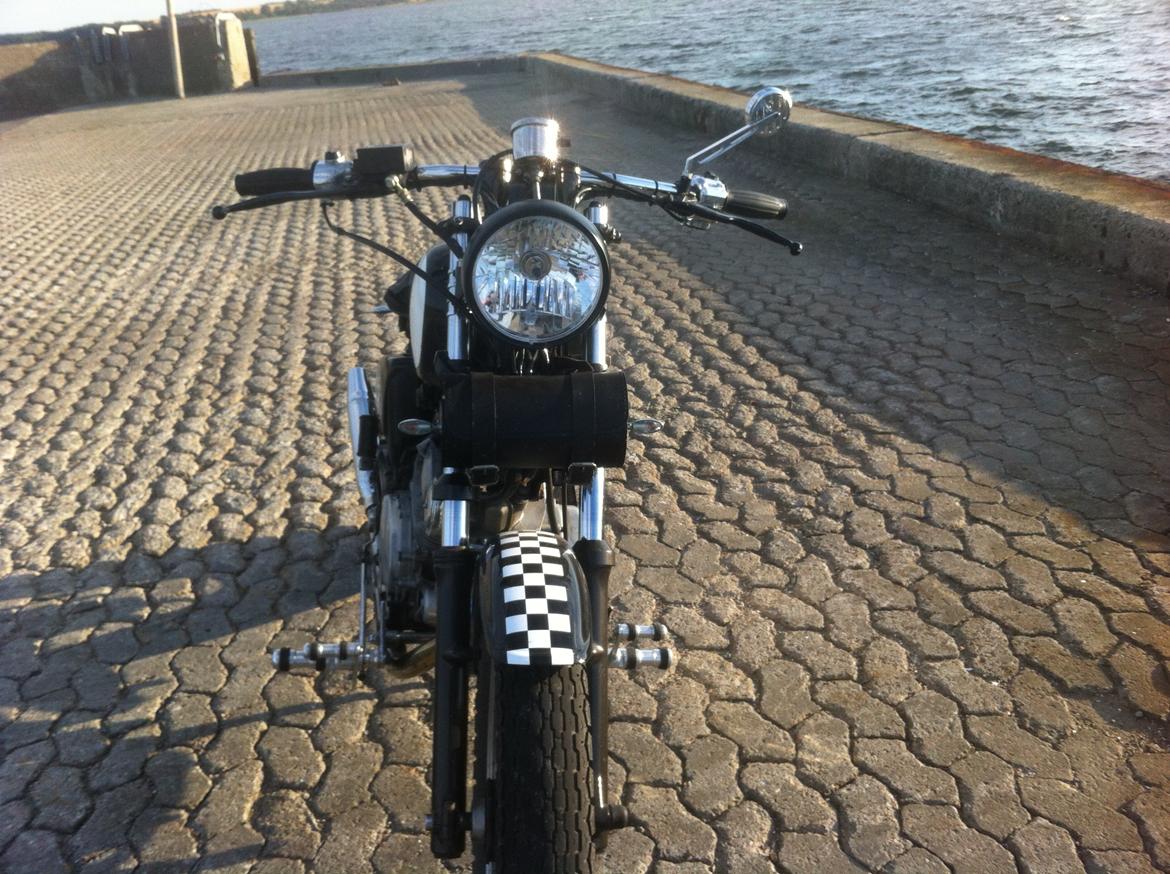 Yamaha Xv 750 - dejlig stor forlygte + taske til ledninger og sikringsbox billede 1