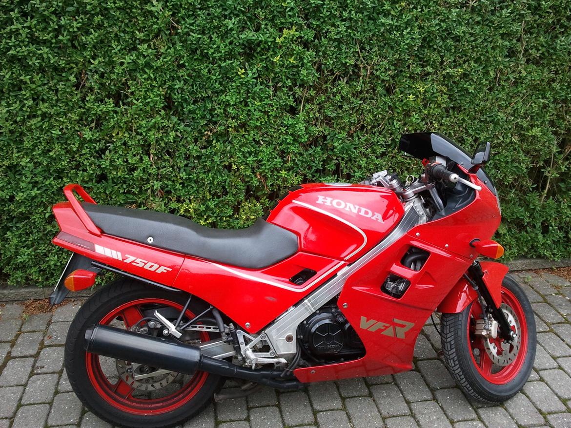 Honda vfr 750 f (solgt) billede 3