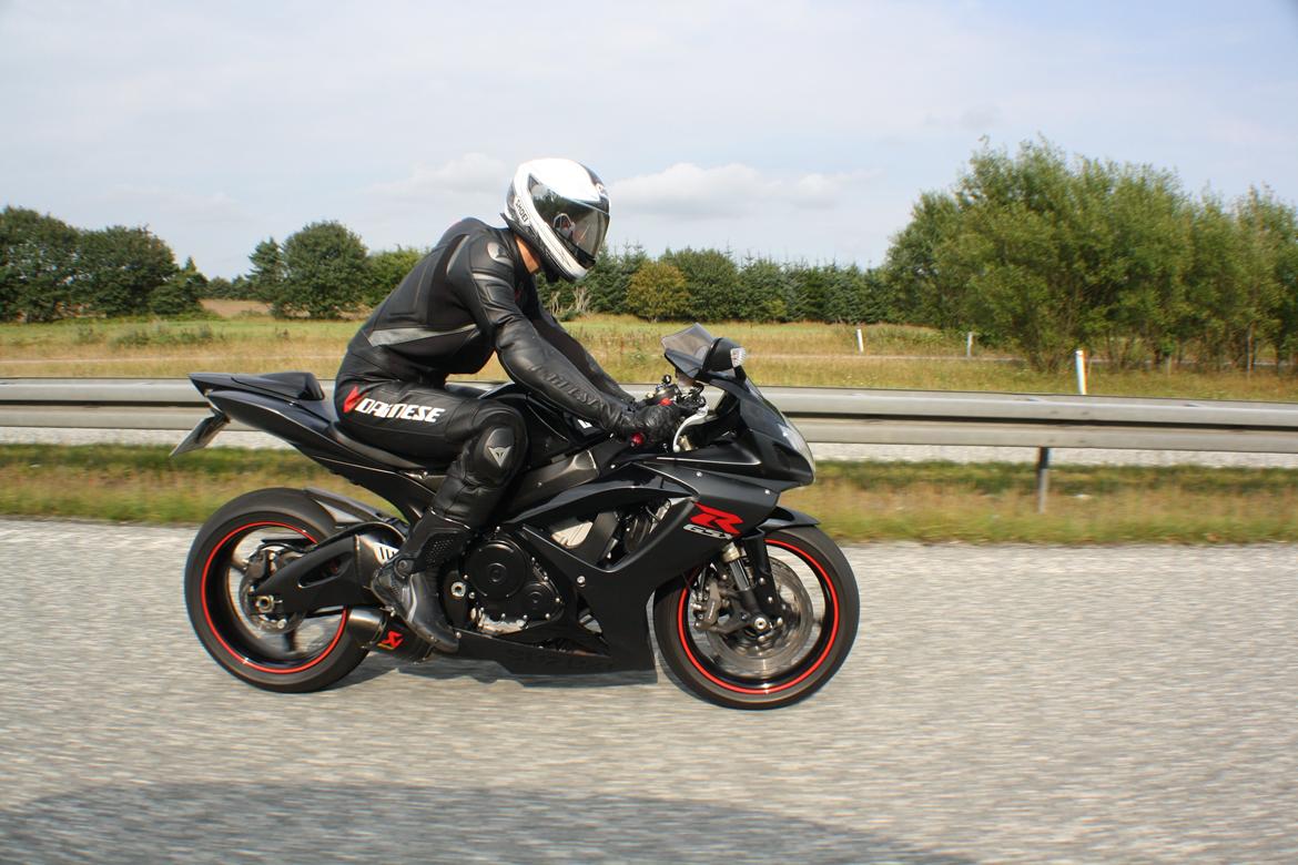 Suzuki GSX-R 600 K7 - 09-08-2013 billede 1