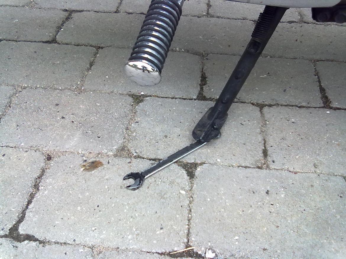 Honda cx500 custom - støttefod med 8 mm nøgle. billede 20