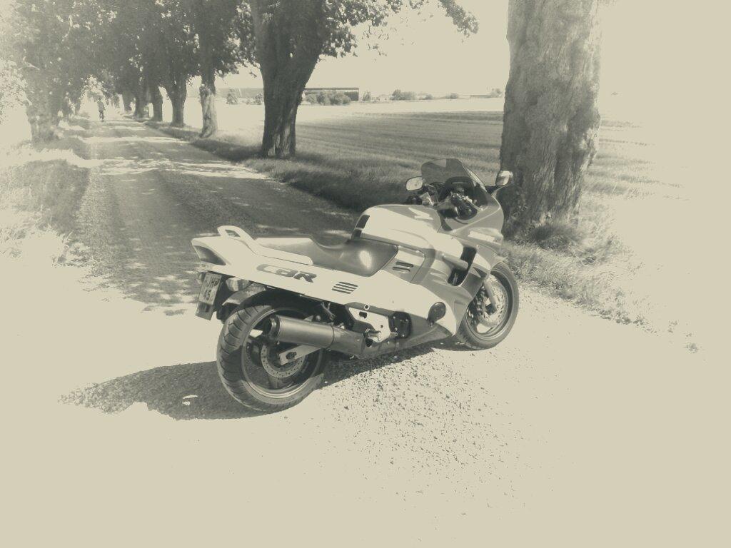 Honda CBR1000F - Solgt d. 30/12 billede 2