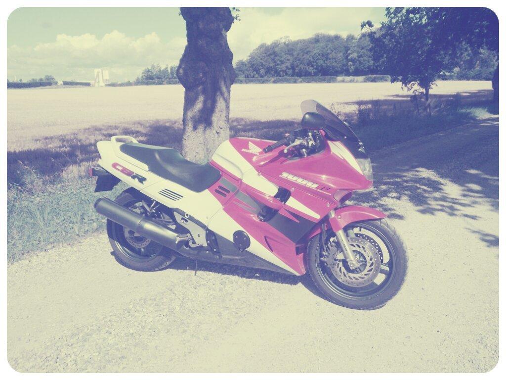 Honda CBR1000F - Solgt d. 30/12 billede 3