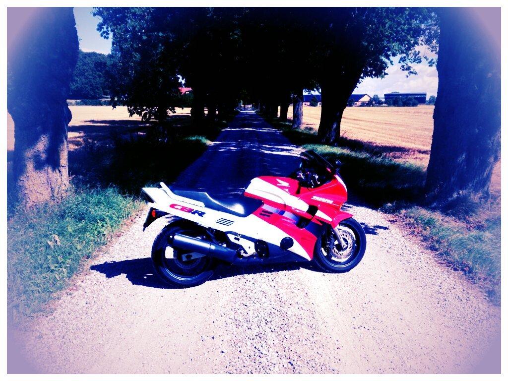 Honda CBR1000F - Solgt d. 30/12 billede 4