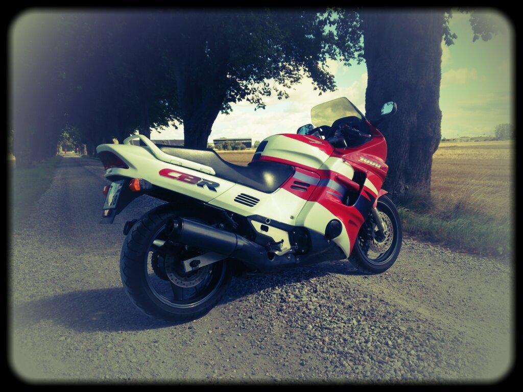 Honda CBR1000F - Solgt d. 30/12 billede 5