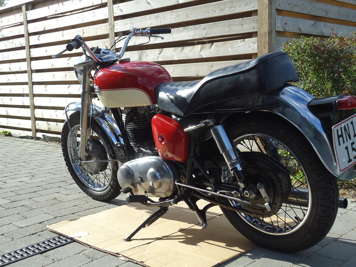 Royal Enfield Bullit 350CC - Et skråt bagfra, det kommer du ALDRIG til at se på vejen billede 3