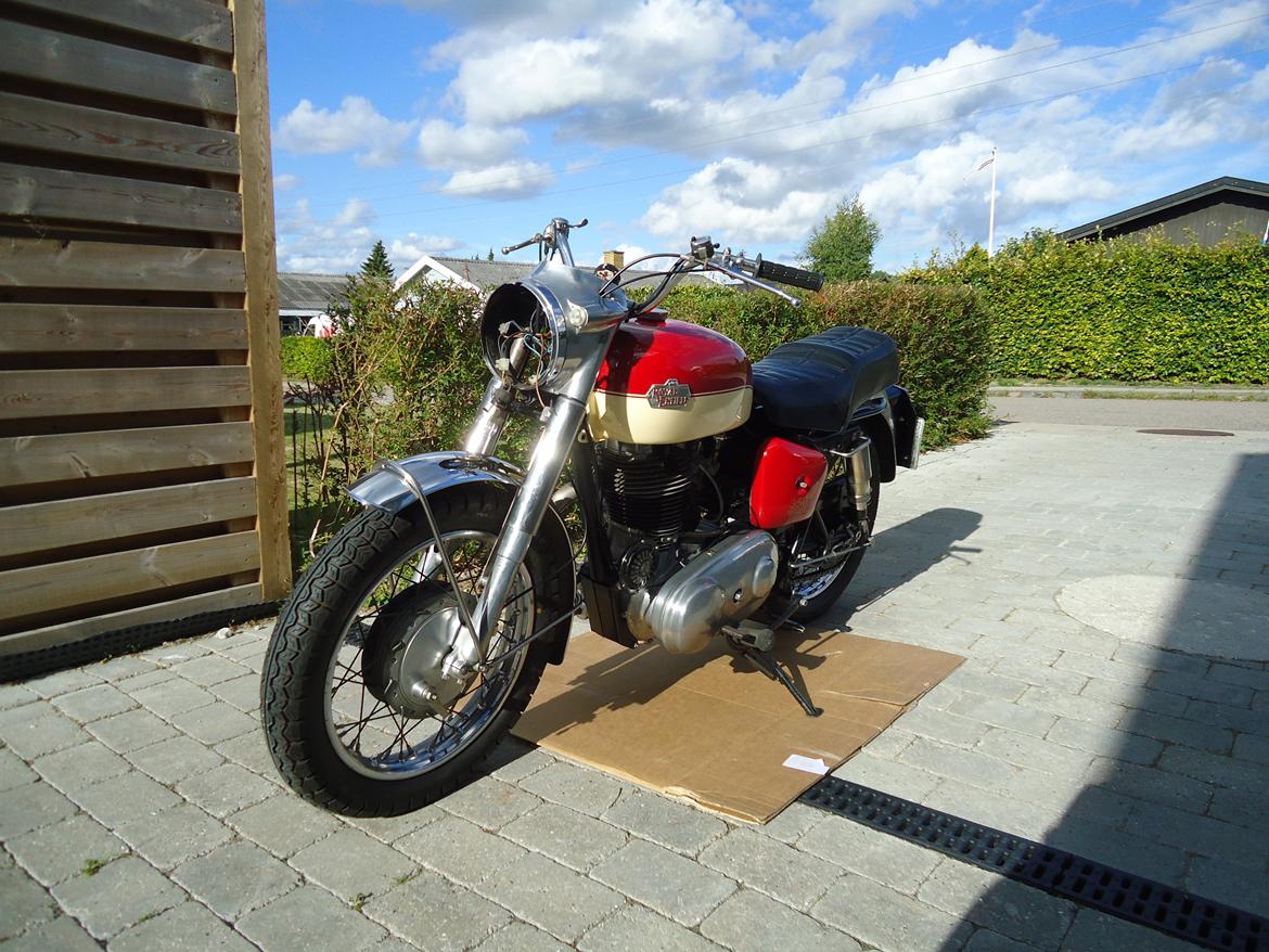 Royal Enfield Bullit 350CC - Et forfra - til resten af forbryderalbummet billede 5