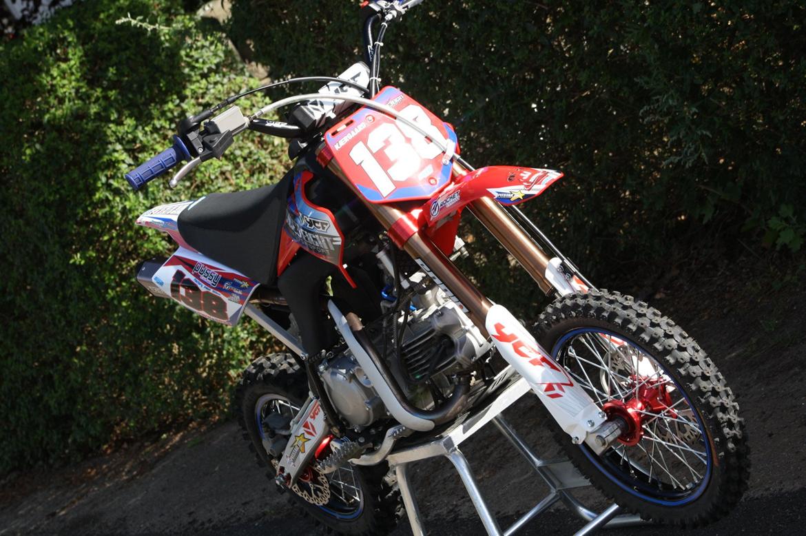 YCF Factory Pilot One3Eight Pitstar edt. billede 6