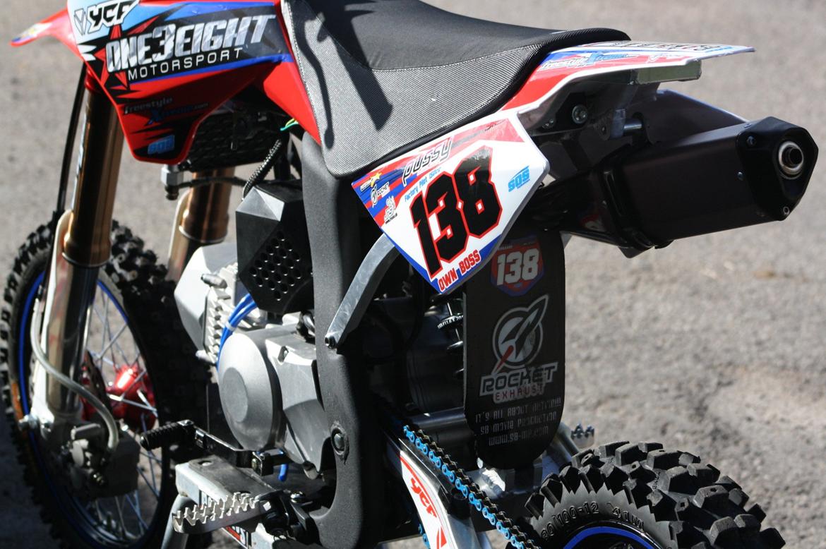 YCF Factory Pilot One3Eight Pitstar edt. billede 14