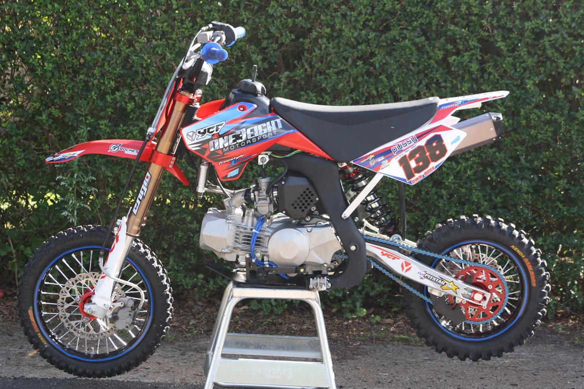 YCF Factory Pilot One3Eight Pitstar edt. billede 8