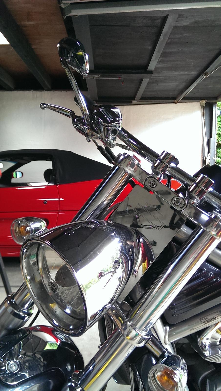 Harley Davidson V-ROD - Bullet-forlygten er en dyr løsning, men den gør cyklen mere old-school og mere Harley-rigtig billede 8