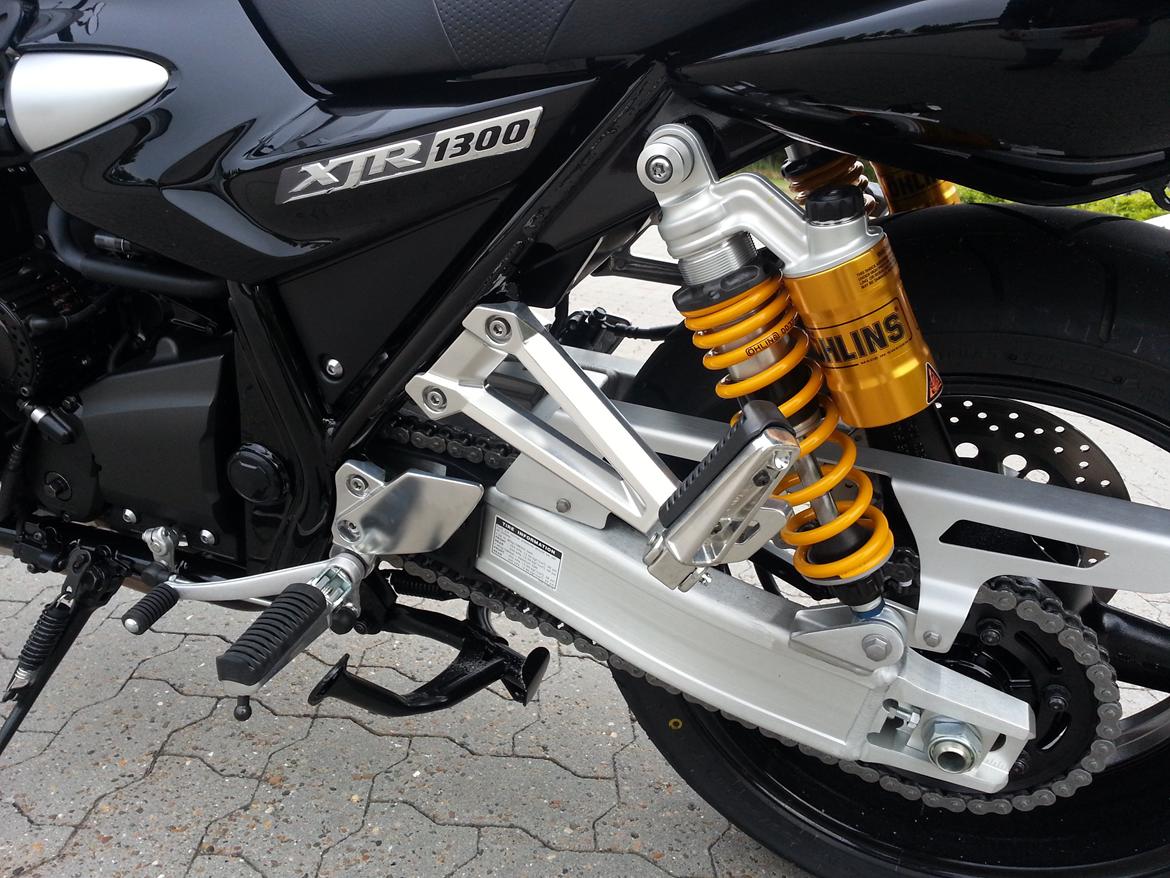Yamaha XJR 1300 "SOLGT" - Öhlins fuldt justerbare dæmperben. billede 6