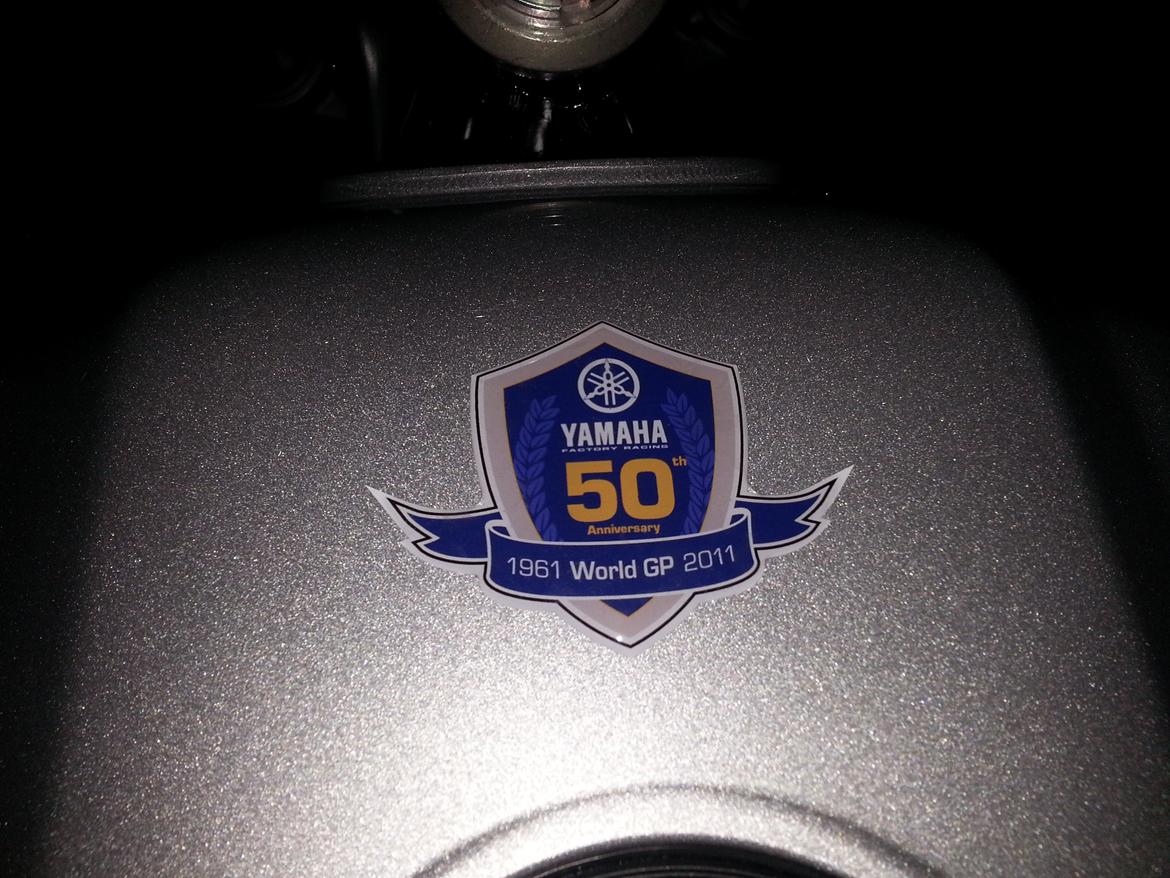 Yamaha XJR 1300 "SOLGT" - Cyklen er IKKE jubilæums-model, jeg kan bare gode lide emblemet.  billede 13