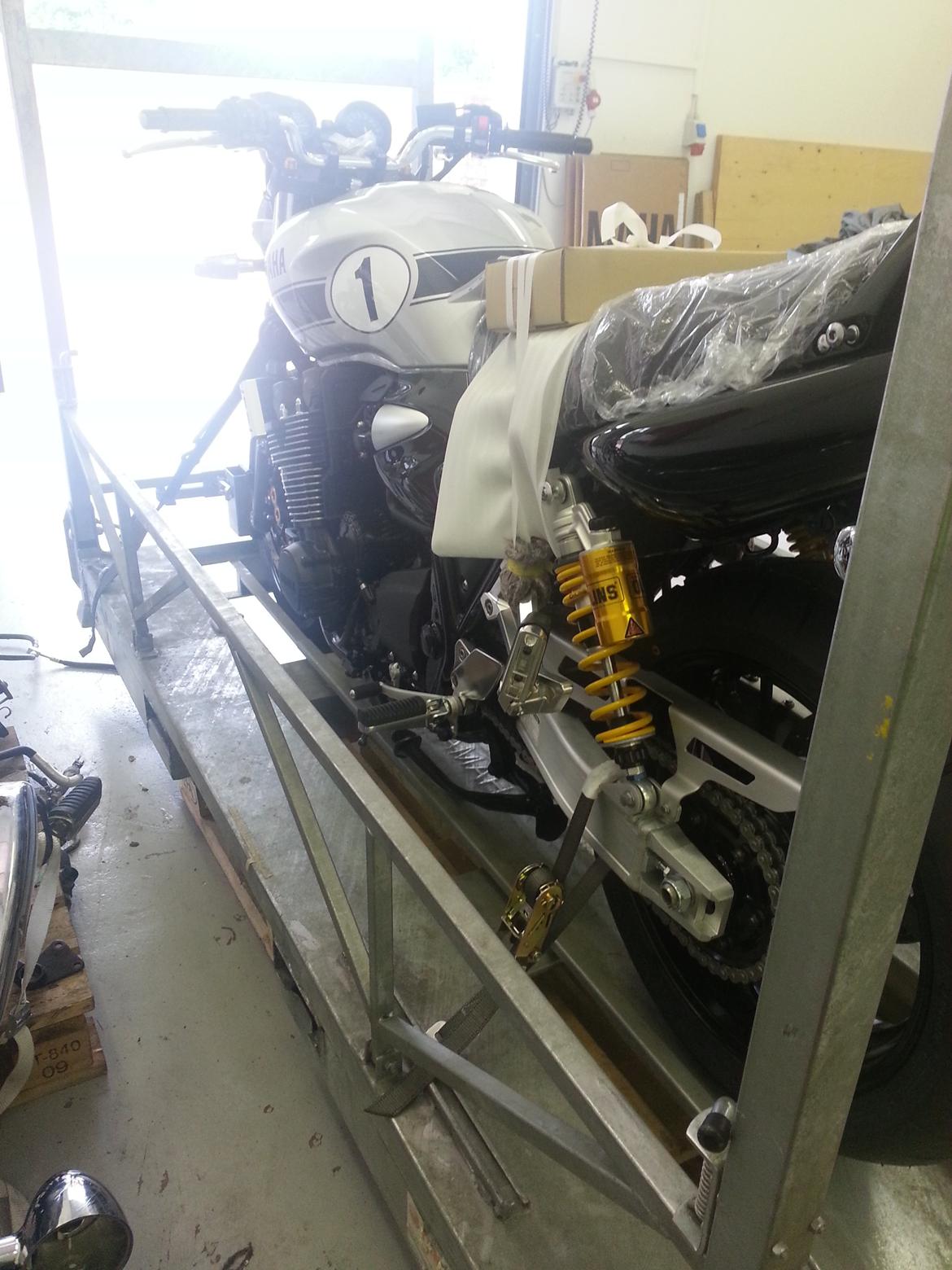 Yamaha XJR 1300 "SOLGT" - Öhlins, for mig det ypperste både for affjedring og udseende. Det holder bare 100%. billede 14