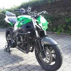 Suzuki gsxr 600 srad streetfighter