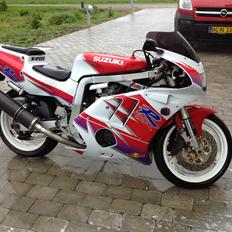 Suzuki gsxr 400 ( RF 600 )