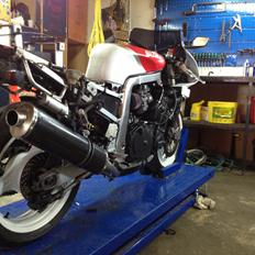 Suzuki gsxr 400 ( RF 600 )