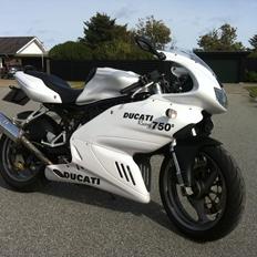 Ducati 750 sport