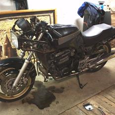 Kawasaki gpz 900 r projekt :)