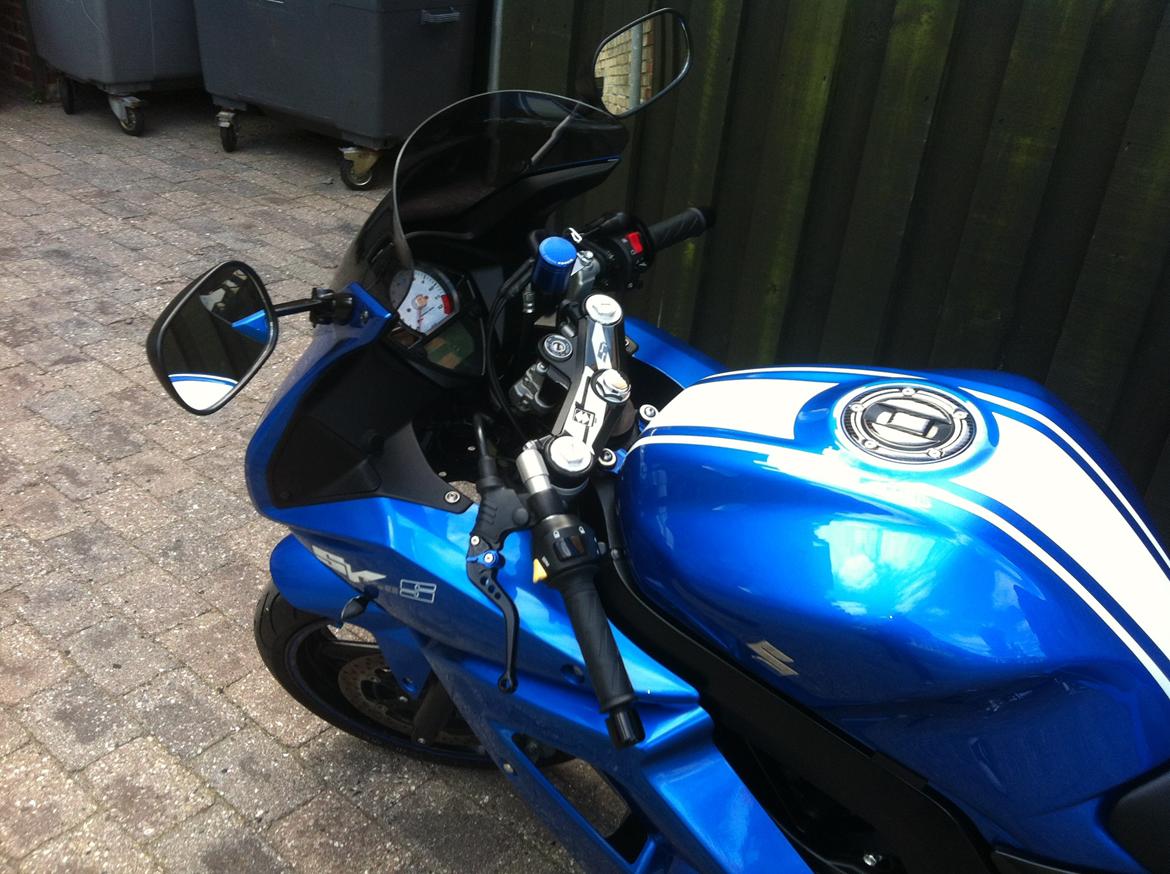 Suzuki SV650S - Nyt koblings og bremsegreb . Sorte/blå "shortys" billede 6