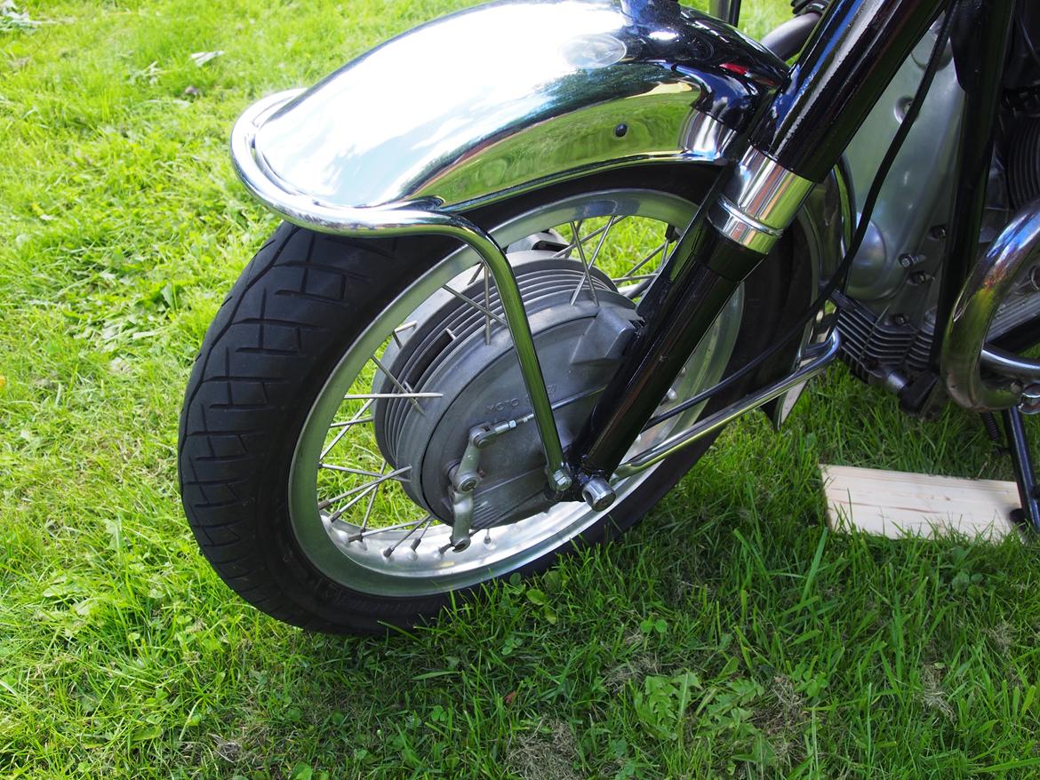 Moto Guzzi V7 850 GT - Lang vandring før den bremser, men så sker der satme også noget billede 11