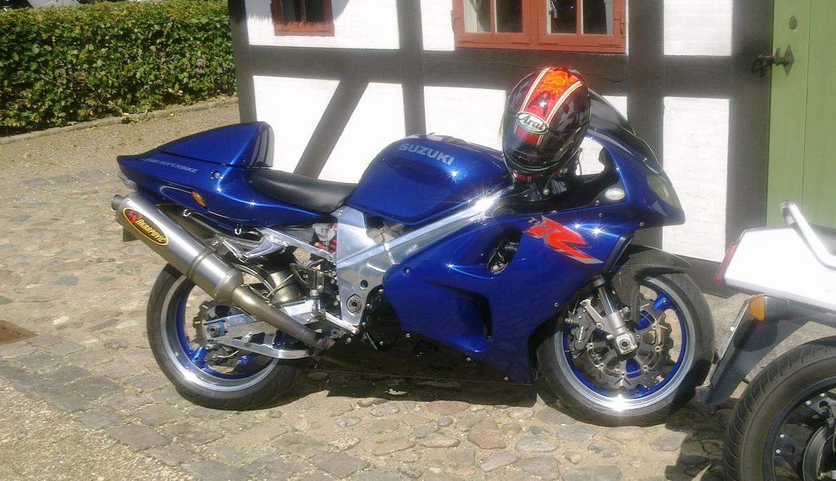 Suzuki TL1000R - Nymalet og med nye stickers. billede 1