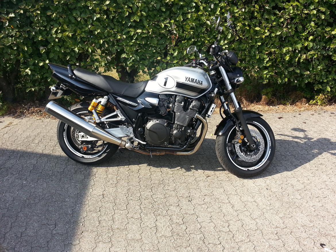 Yamaha XJR 1300 "SOLGT" - Nu med hvide rim-stripes. billede 15