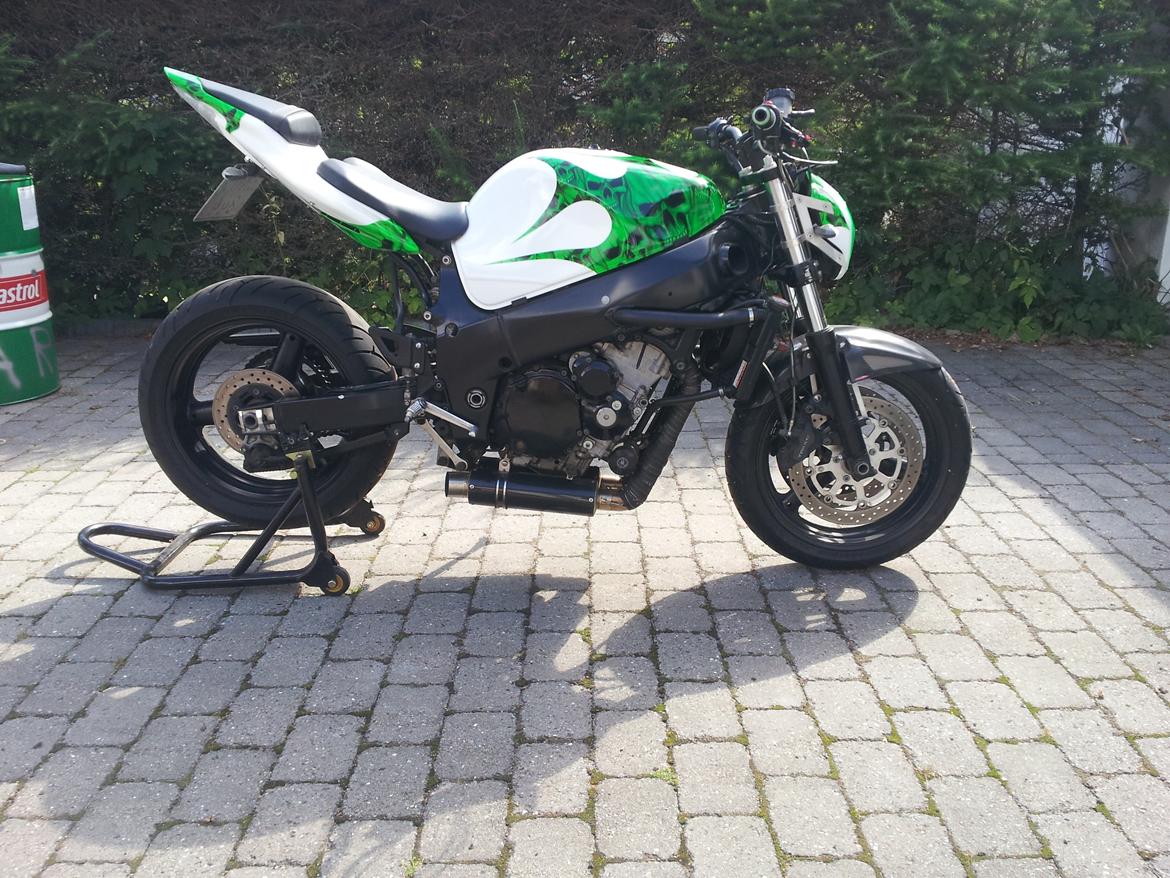 Suzuki gsxr 600 srad streetfighter billede 2