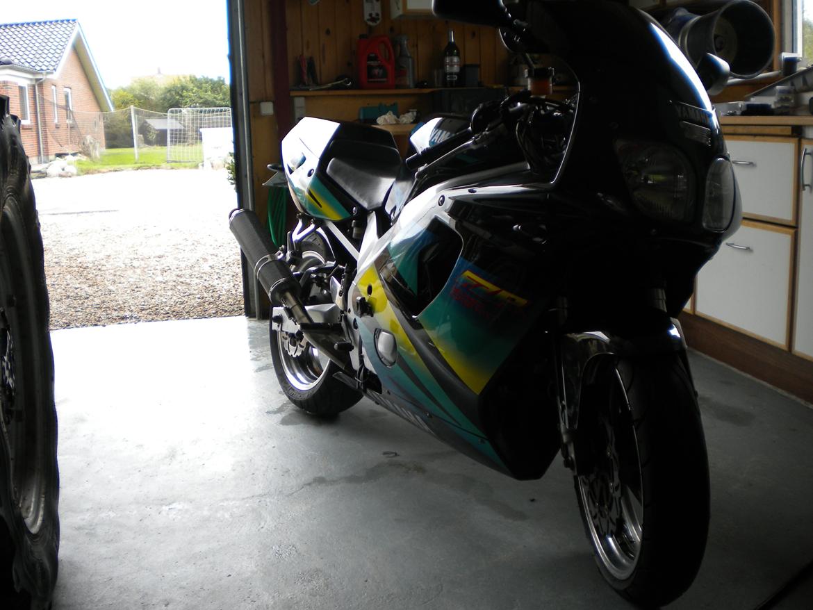 Yamaha FZR 600R billede 3