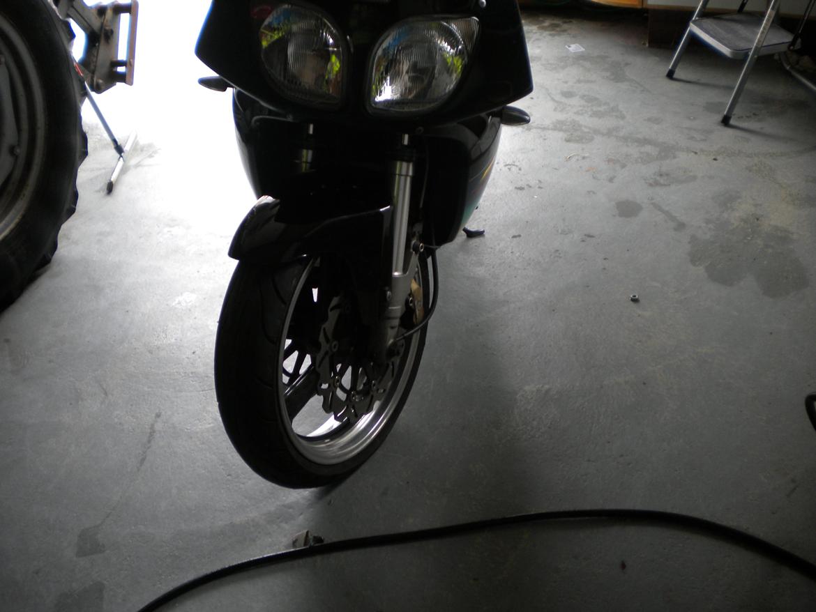 Yamaha FZR 600R billede 5