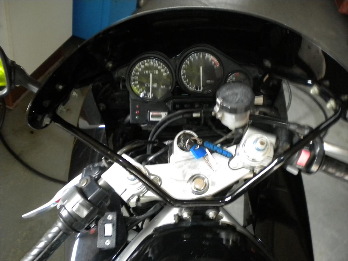 Yamaha FZR 600R billede 8