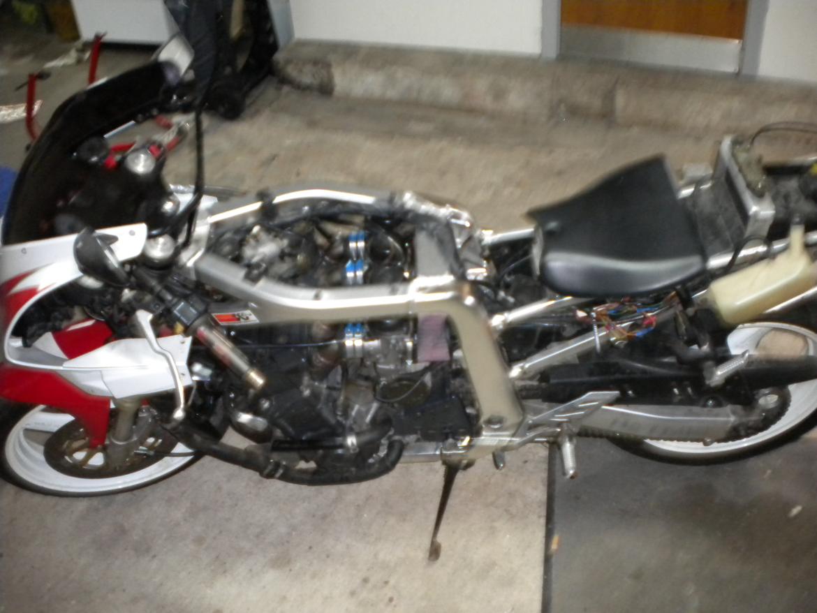 Suzuki gsxr 400 ( RF 600 ) billede 9