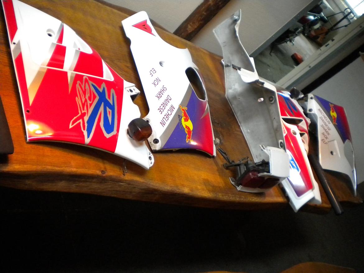 Suzuki gsxr 400 ( RF 600 ) - plastik billede 10