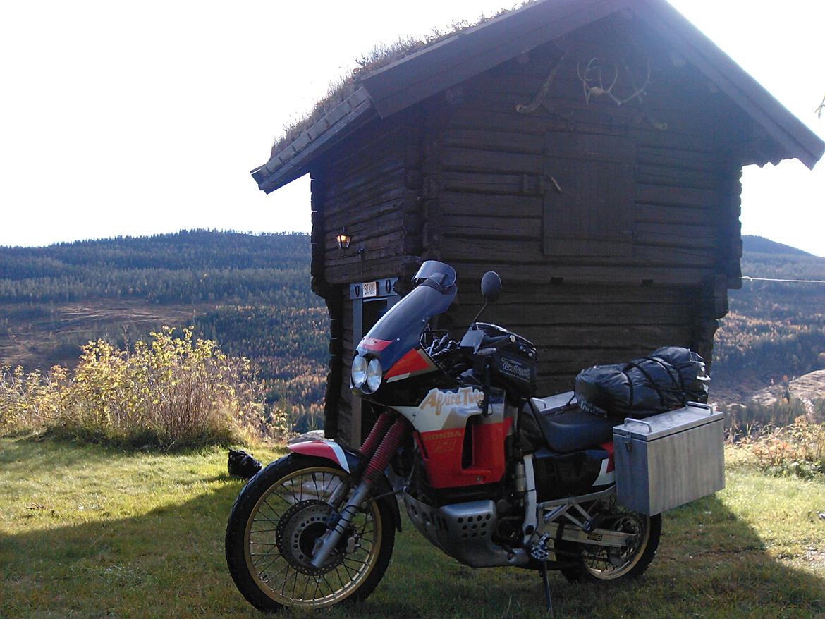 Honda xrv 750 - Africaneren da den var sort og den lille hytte i Tuddal. billede 11