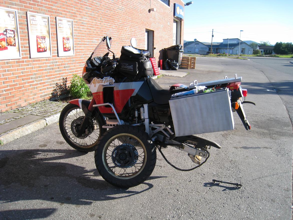 Honda xrv 750 - Den eneste defekt cyklen har haft. et helt færdig baghjulsleje. i Alta i nordnorge kl 4 søndag morgen :-/ billede 13