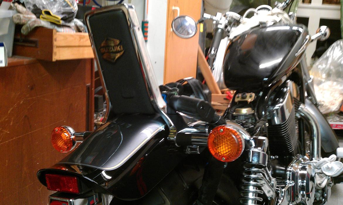 Suzuki Intruder 1400 vs  ( VX 51 L ) - Væk med den "grimme" firkantede baglygte så den smukke US bagskærm bliver synlig  billede 5