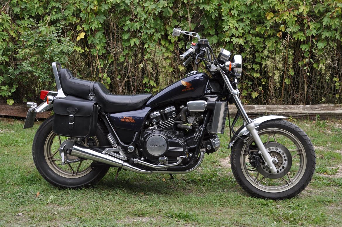 Honda VF 750 MAGNA billede 1