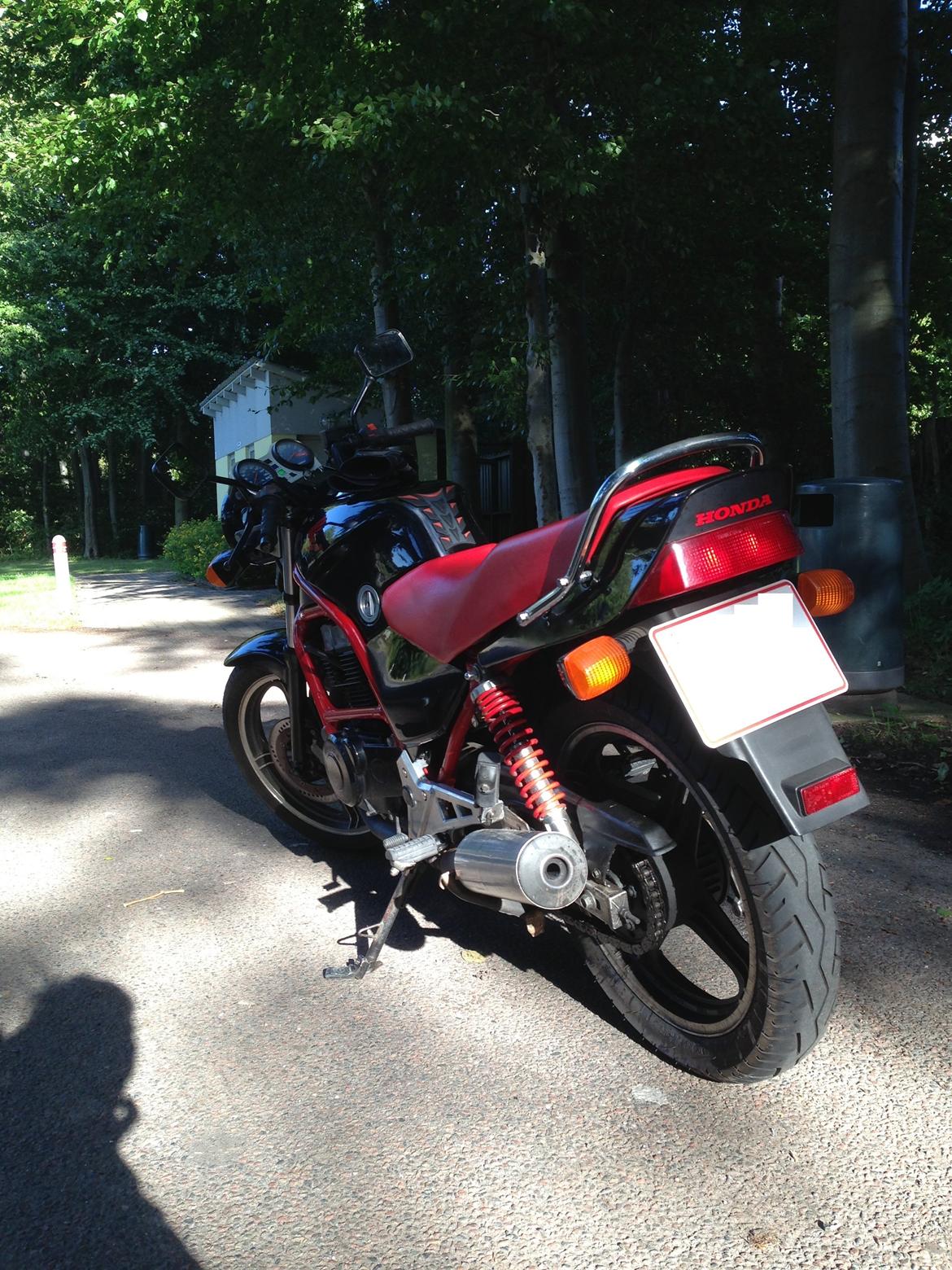 Honda CB 450 S - 20/8/13.
Første tur. Hjulet "bumper" lidt. Alt virker ellers fint. billede 8