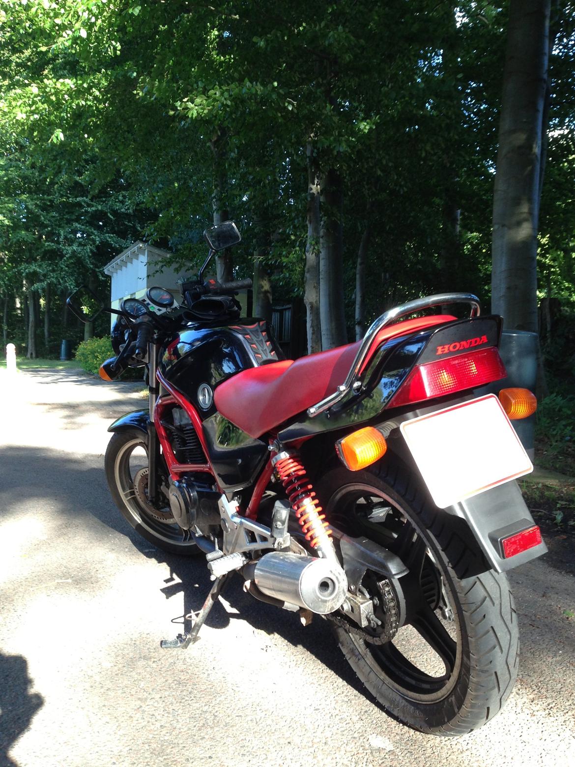 Honda CB 450 S - 20/8/13.
Første tur. Hjulet "bumper" lidt. Alt virker ellers fint. billede 9