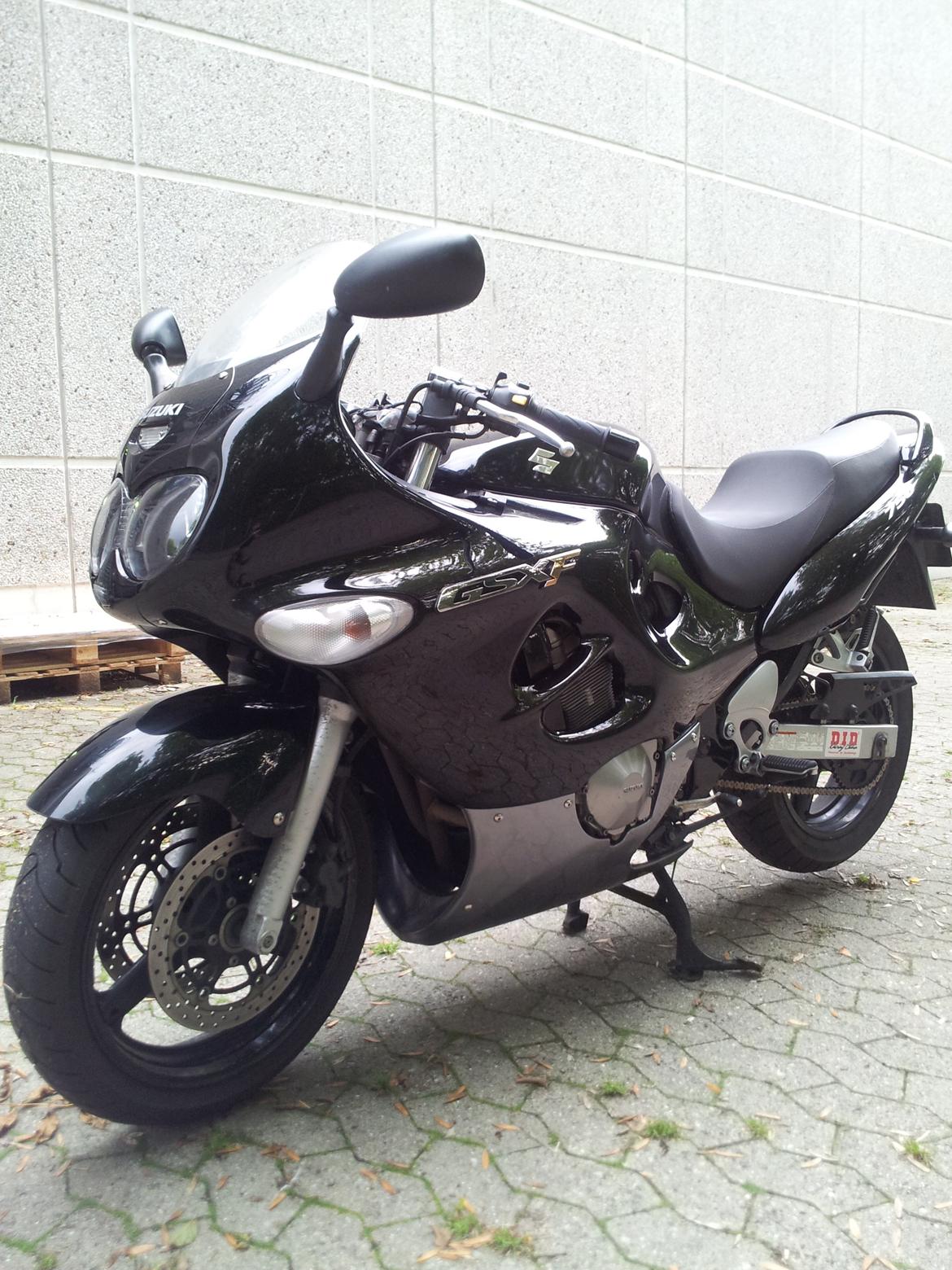 Suzuki Gsx750f billede 1