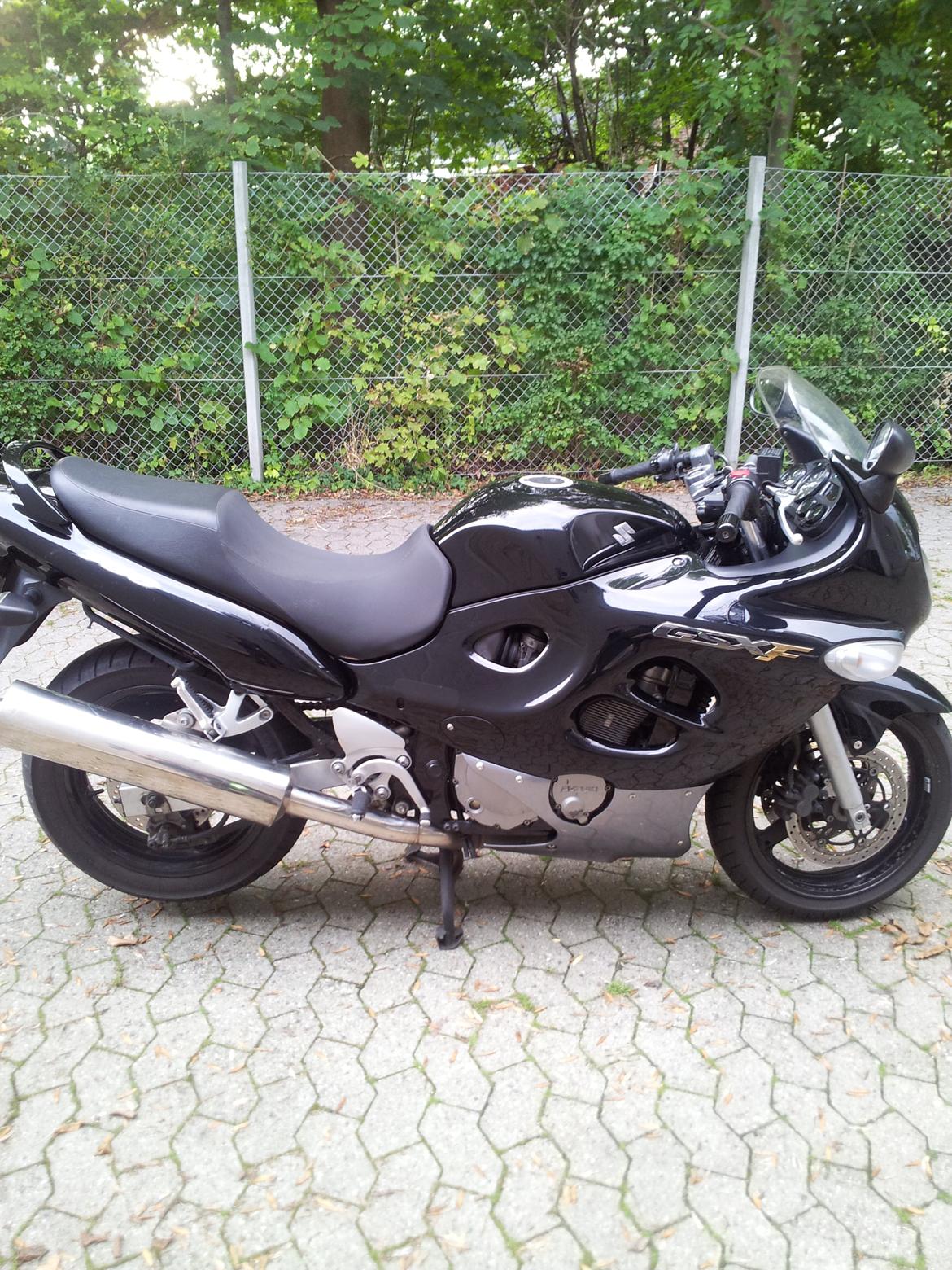 Suzuki Gsx750f billede 2