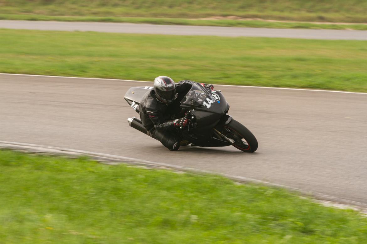 Yamaha R1 billede 1