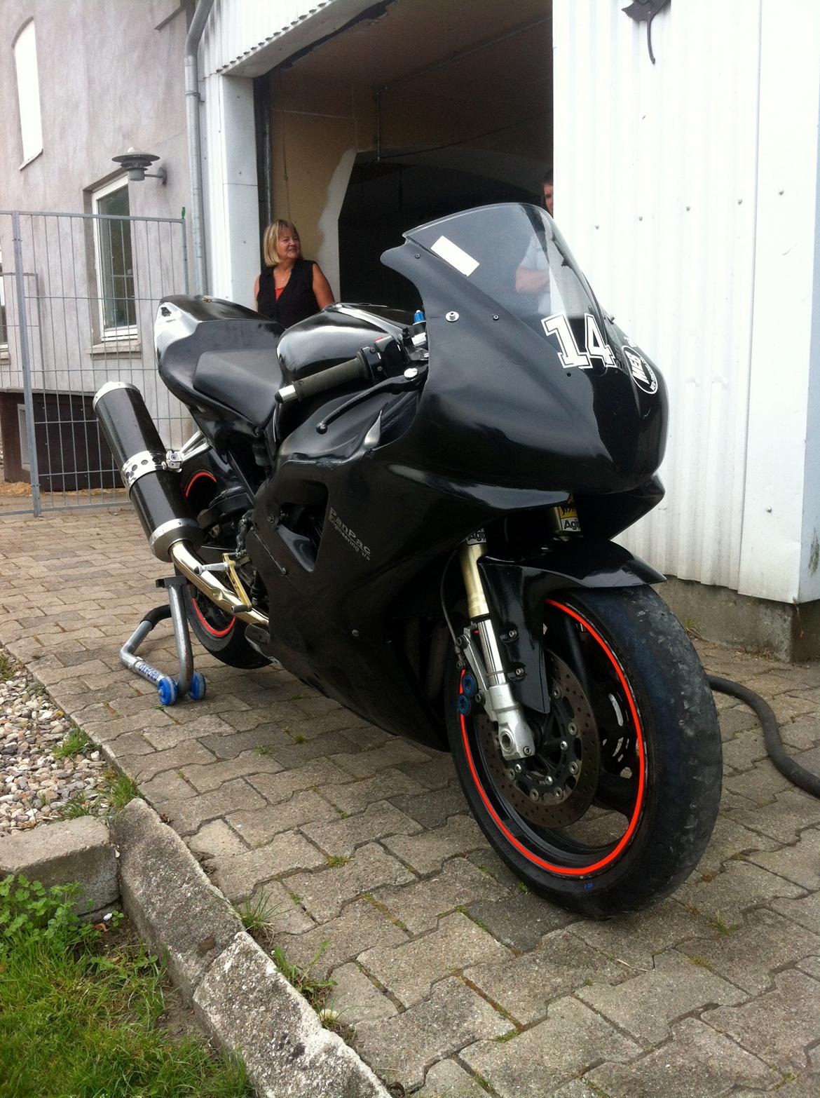 Yamaha R1 billede 8