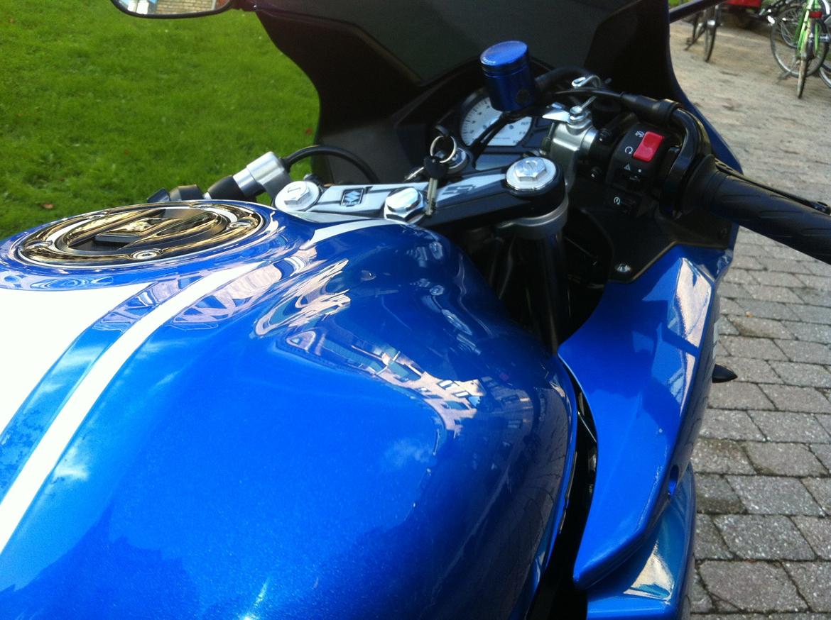 Suzuki SV650S - Blå Rizoma bremsevæskebeholder front billede 8