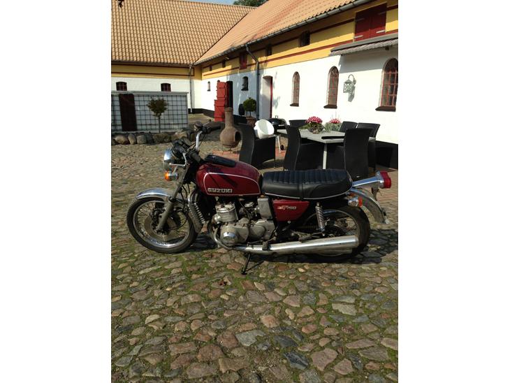Suzuki GT 750 Vandbøffel - Herlig gammel vandbøffel billede 1