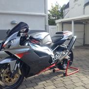 Aprilia RSV 1000 R