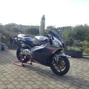 Aprilia RSV 1000 R