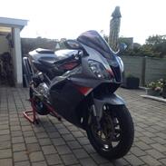Aprilia RSV 1000 R