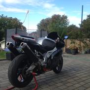 Aprilia RSV 1000 R