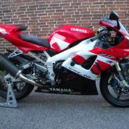 Yamaha YZF R1 RN04